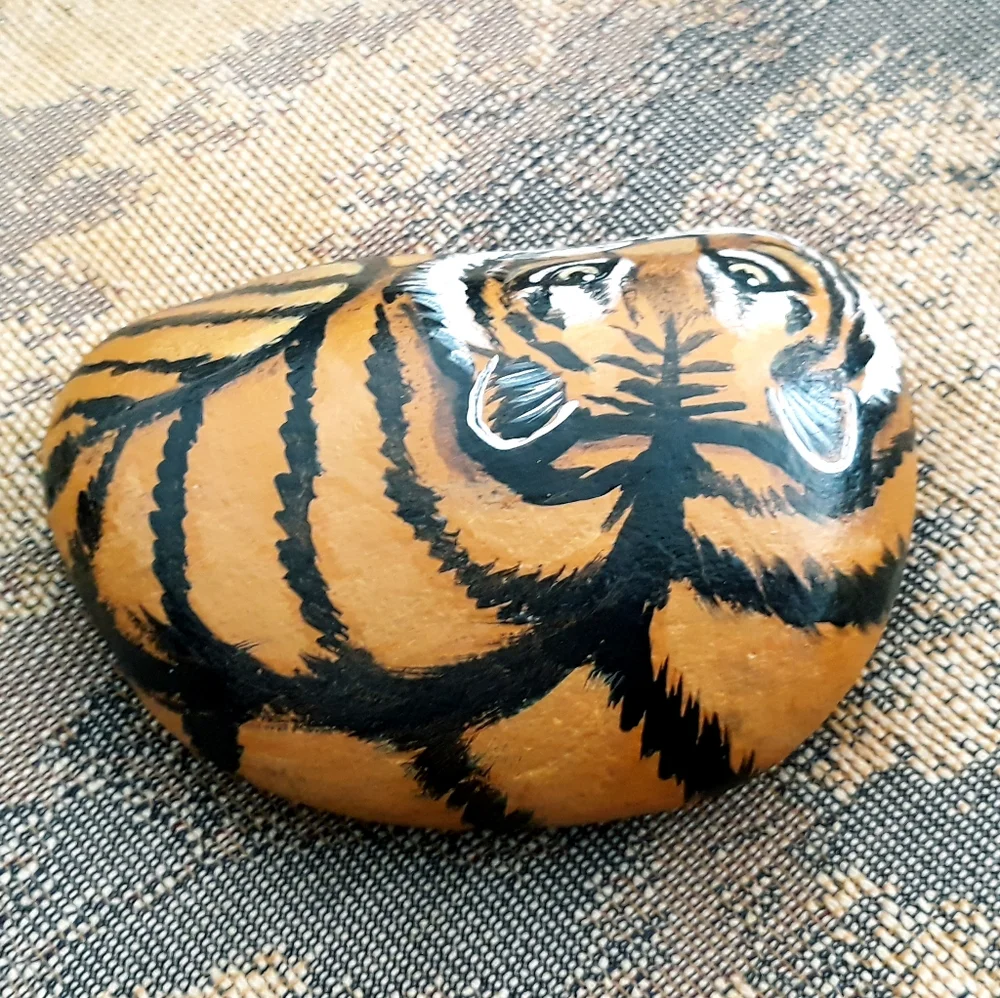 Hand Painted Tiger on Rock Signed by Artist / 3" Decorated Rock Art - Picture 4 of 12